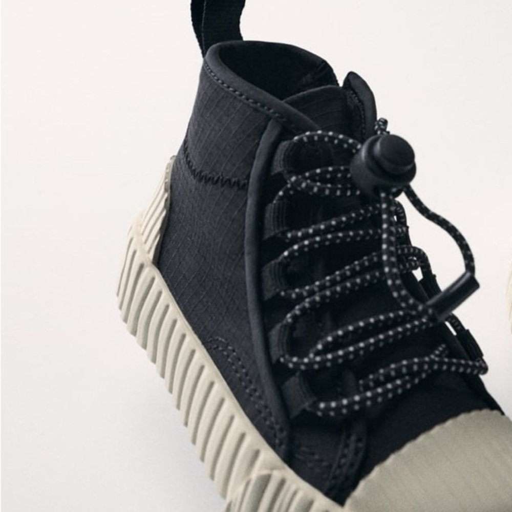 Contrasting High Top Sneakers